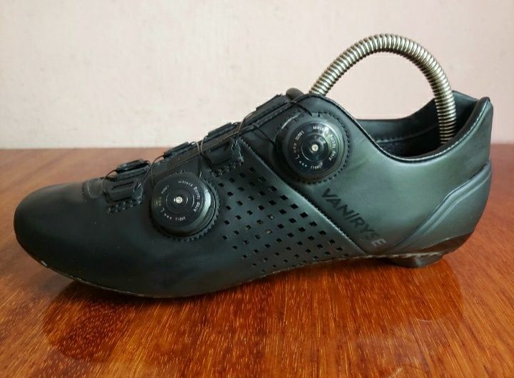 Велотуфлі Specialized  Van Rysel оригінал 

Розмір по бірці:
EURO 41 u