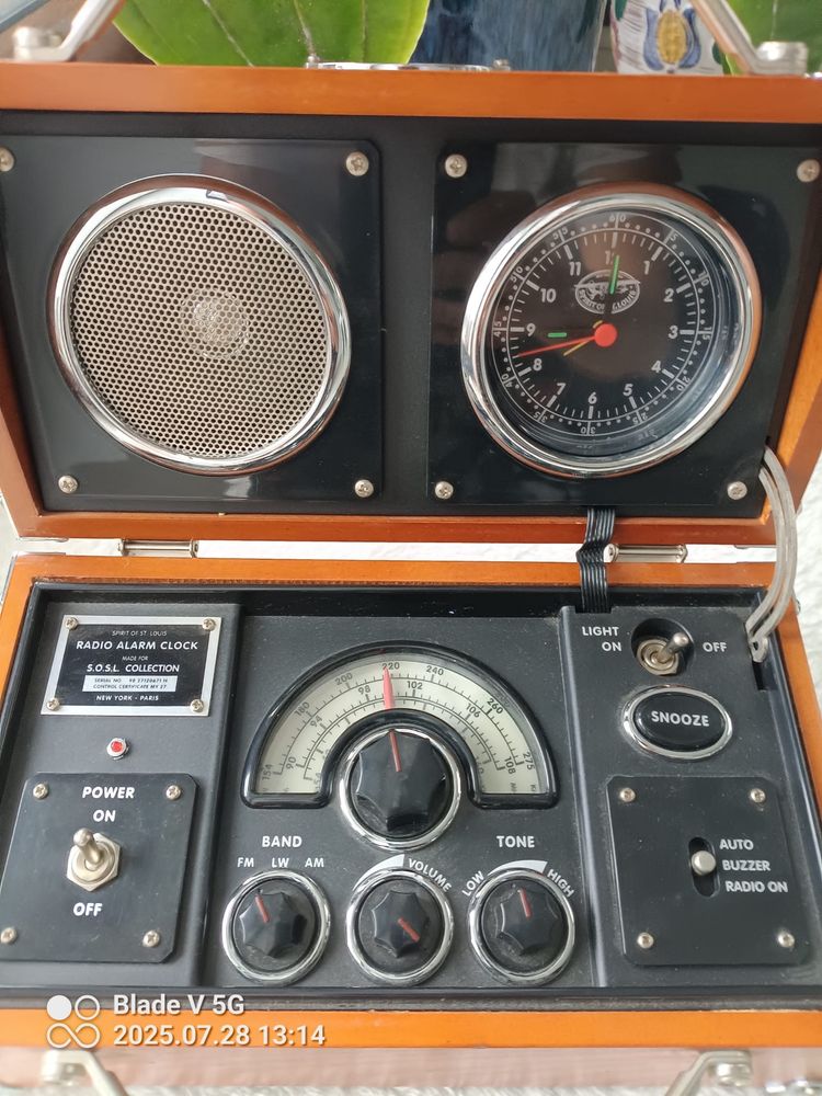 Stare radio z zegarem spirit od st.louis New York -Paris
