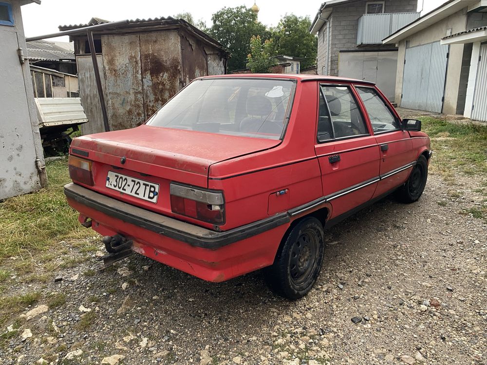 Renault 9 на ходу