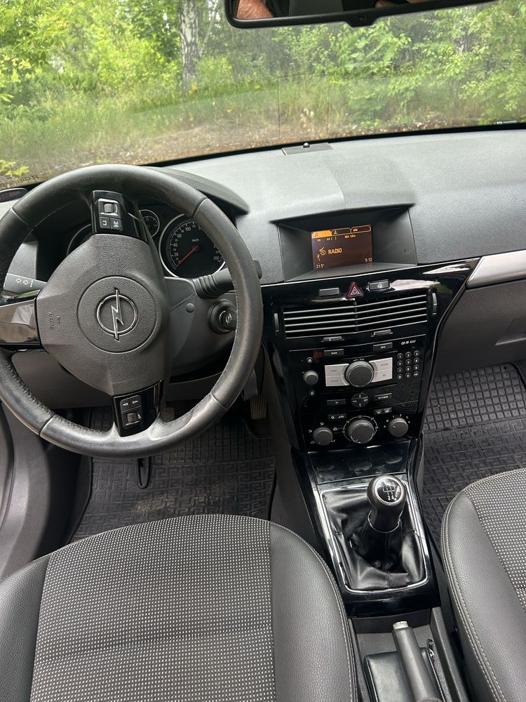 Opel Astra H в гарному стані