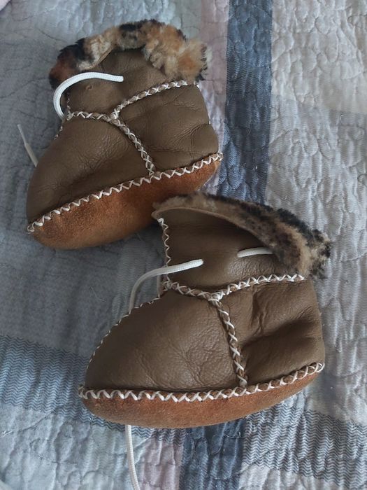 Продам натуральные кованные пинетки с овчиной