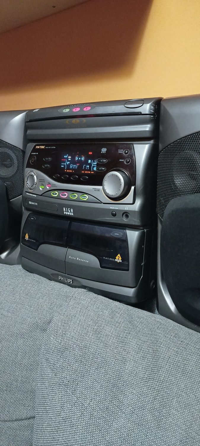 Wieża Philips FW750C