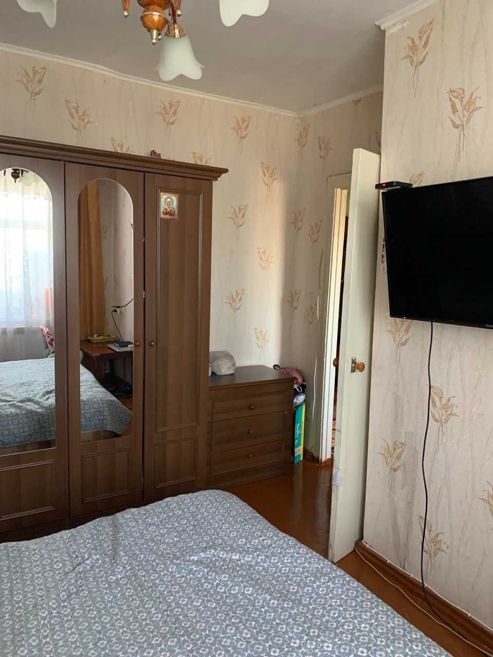 Продаю трикімнатну квартиру з автономним опаленням ( Київська)