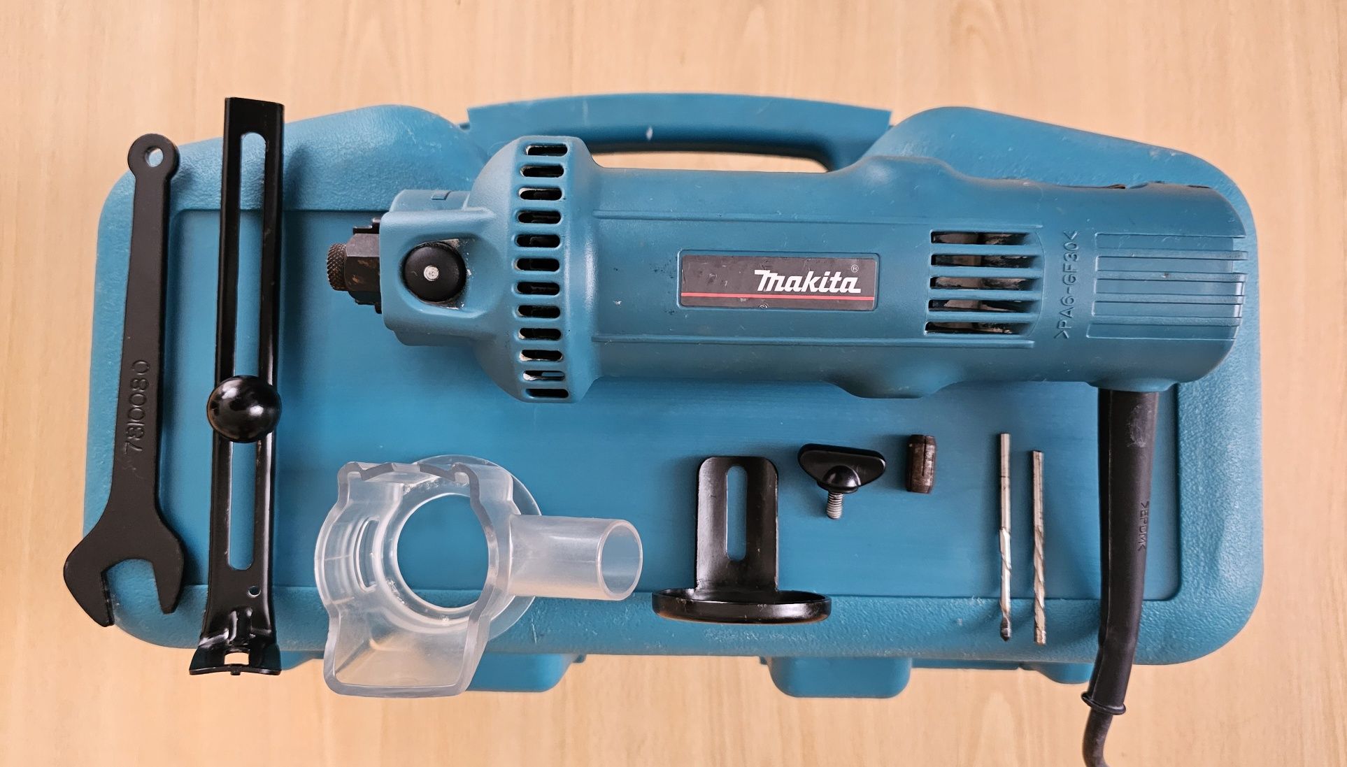 MAKITA 3706 Frezarka Wycinająca do Płyt GK / Regipsów 230V ZESTAW