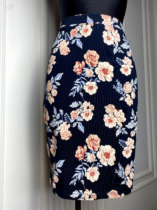Granatowa spódnica ołówkowa w kwiaty L M old money elegancka jesień
