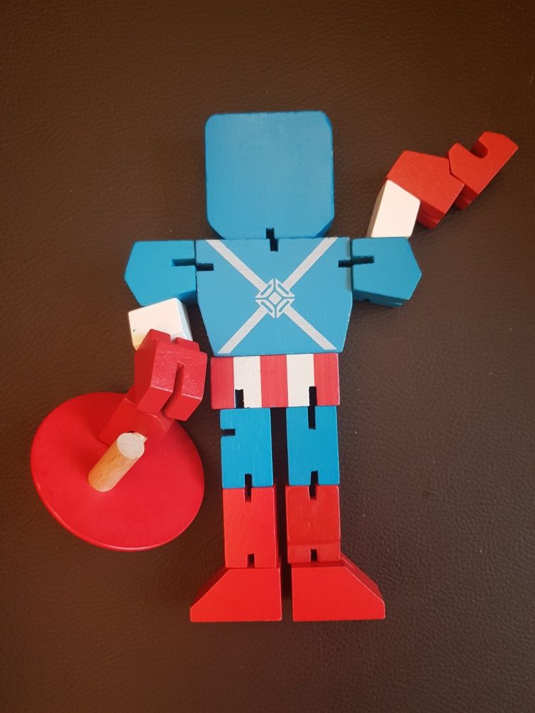 MINISO Дерев'яна фігурка трнформер  Marvel Капітан Америка