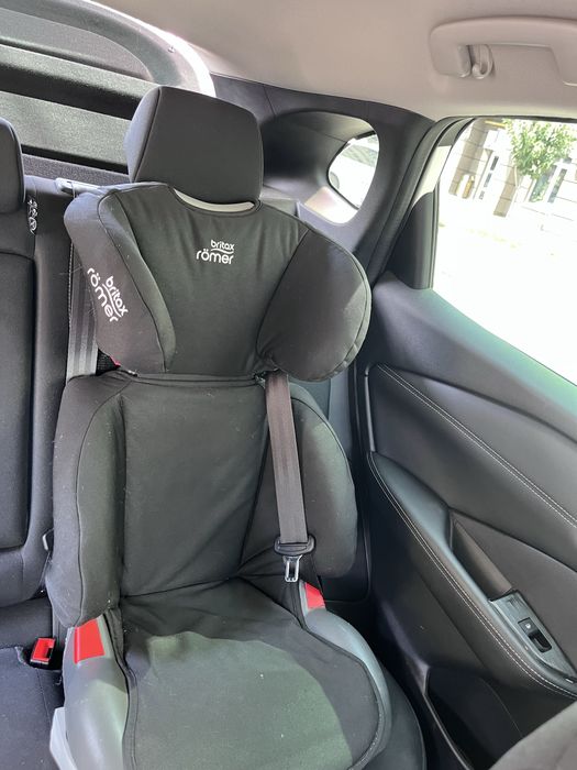 Автокрісло  Britax-Romer Adventure  в хорошому стані.