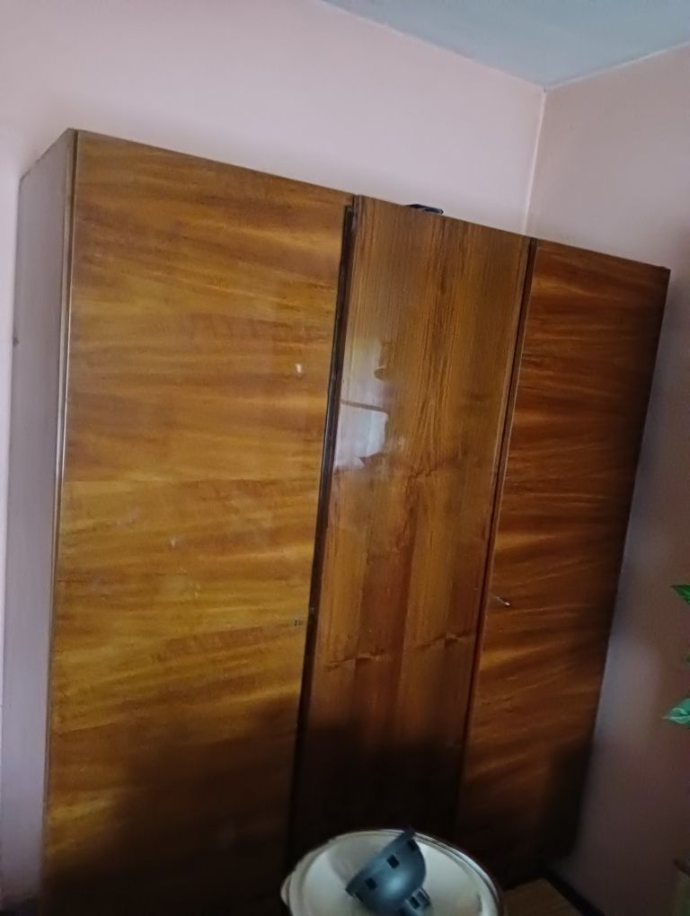 Szafa 3 drzwi plus ława PRL-u stylu retro
