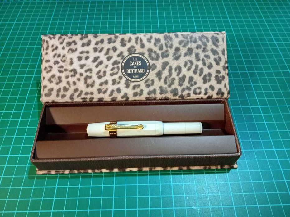 Kaweco Sport, pióro wieczne, mini, białe,  stan bdb długość 10,5 cm.
