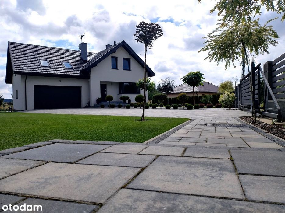 Dom z ogrodem przy lesie