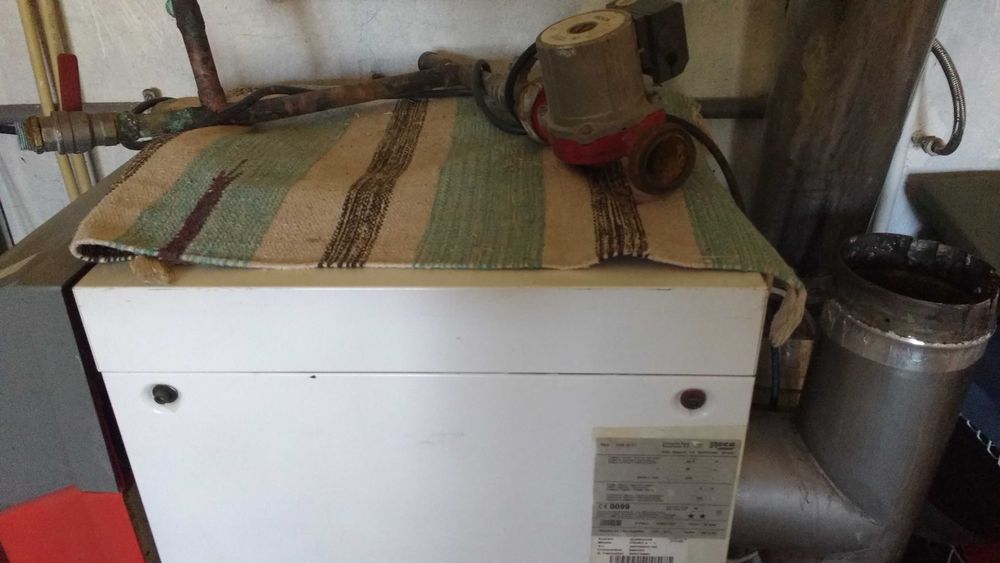 Caldeira a gasóleo marca Roca