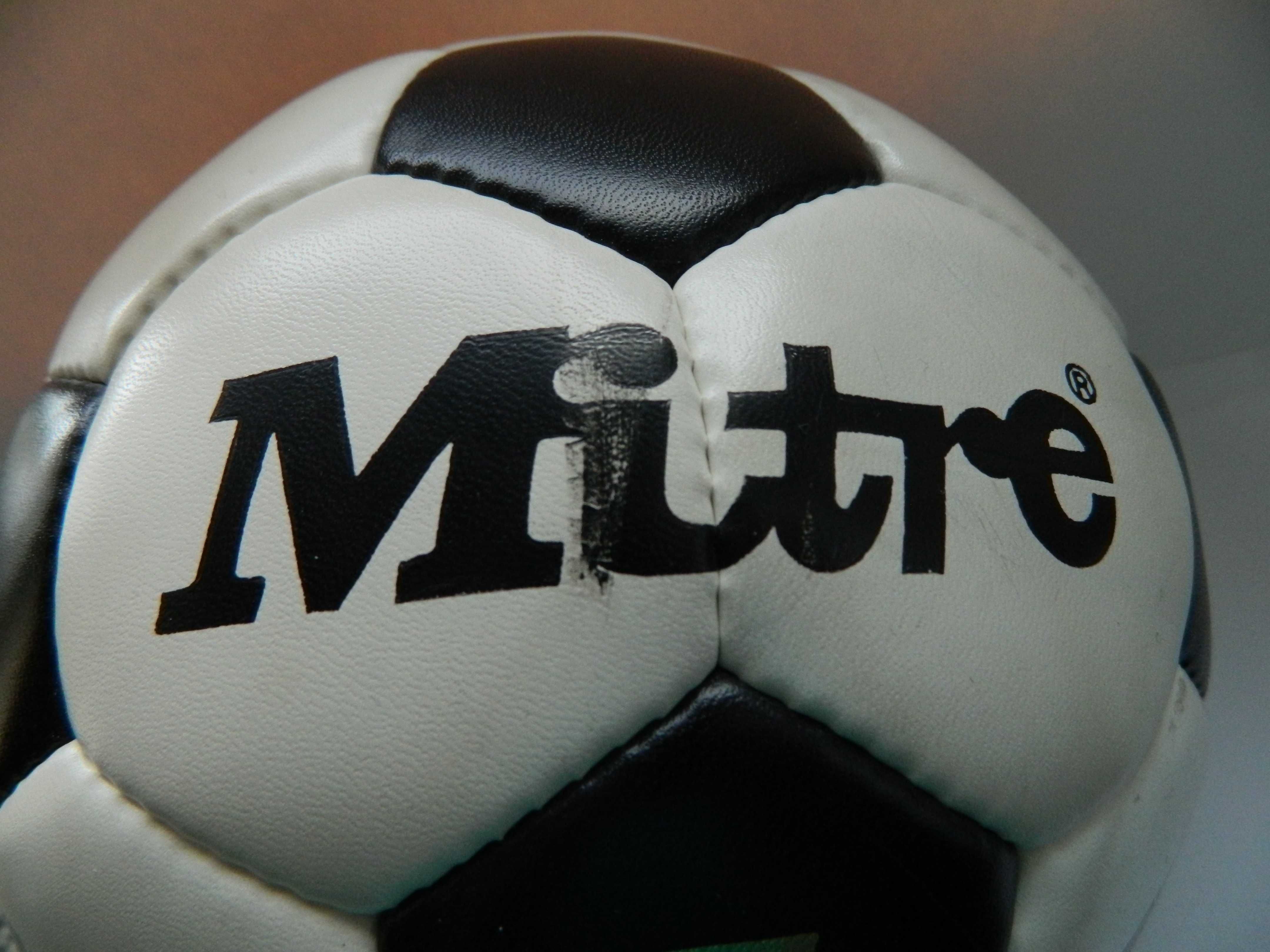 Piłka nożna Mitre, nowa 5, model nova.