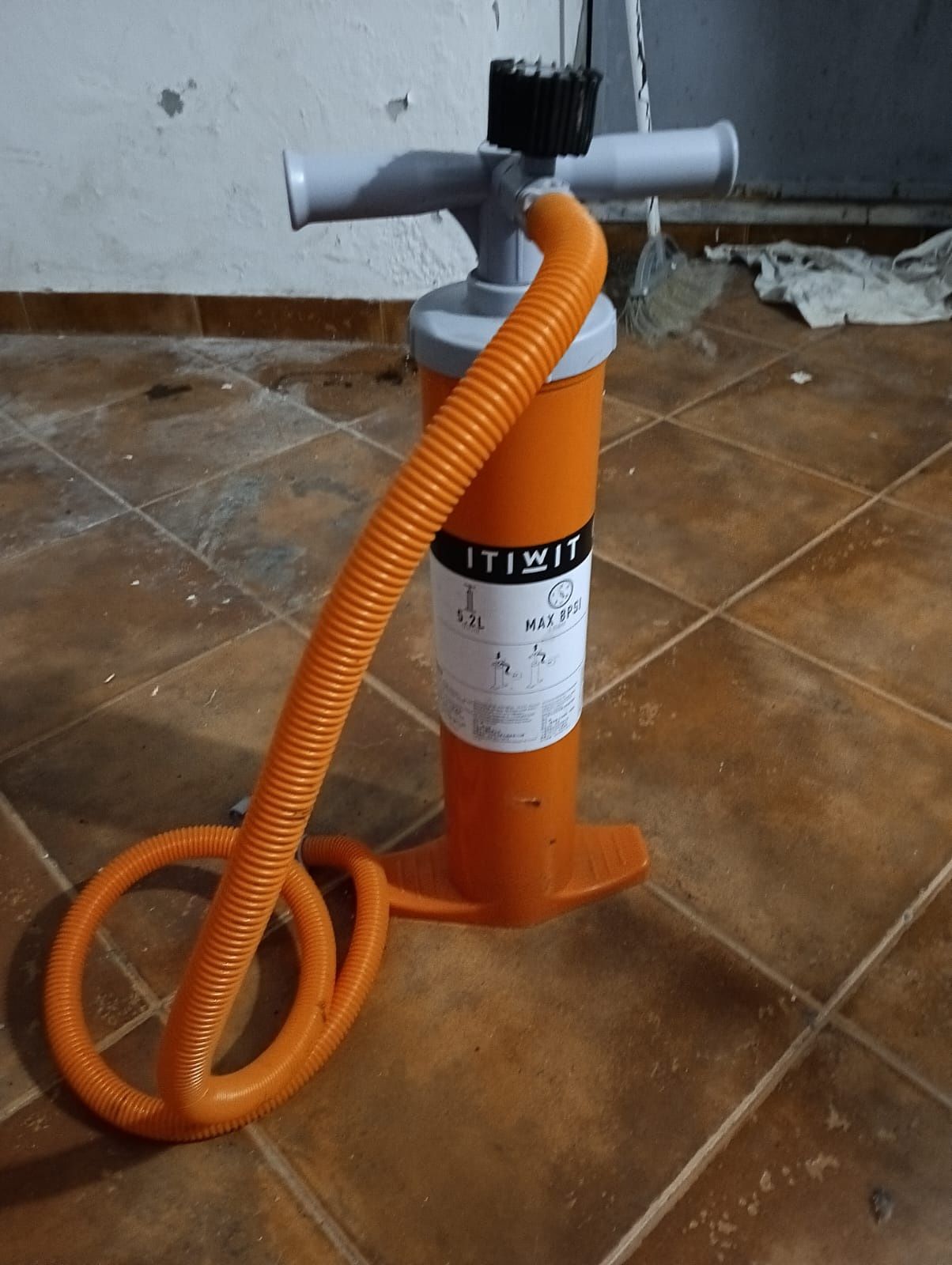 Colete salva vidas e bomba para insulflaveis