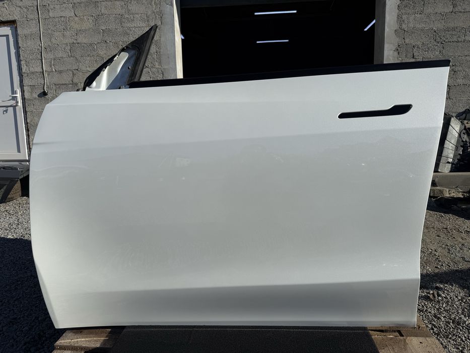 Двері до Тесла модель Y, Tesla model Y, перід ліві, білі