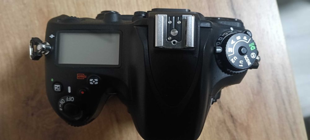 Nikon D610 body pelna klatka niski przebieg plus dodatki.