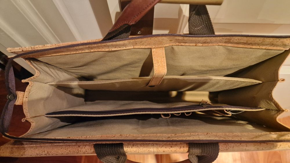 Pasta/mala de executivo em cortiça e pele, elegante e funcional