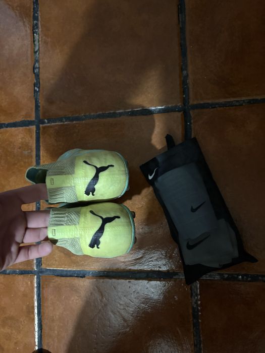 Chuteiras 44,5 com caneleiras M e mais 3 fita nike