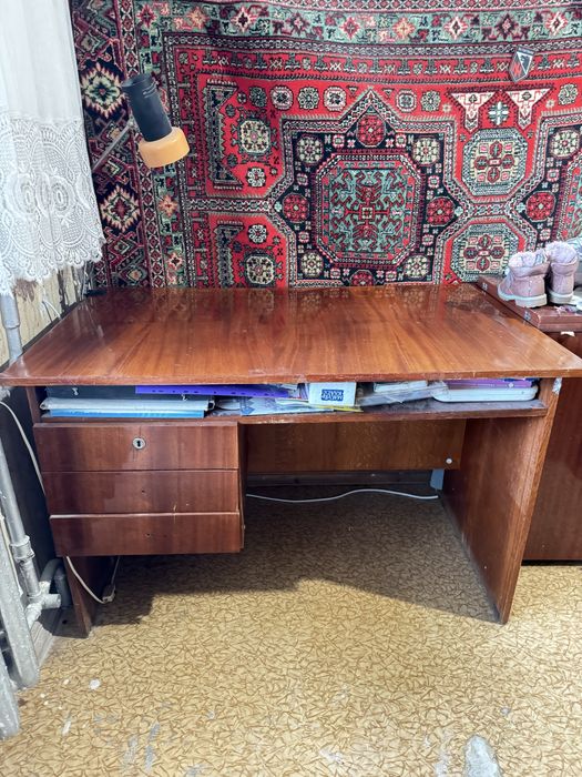 Стіл письмовий деревʼяний