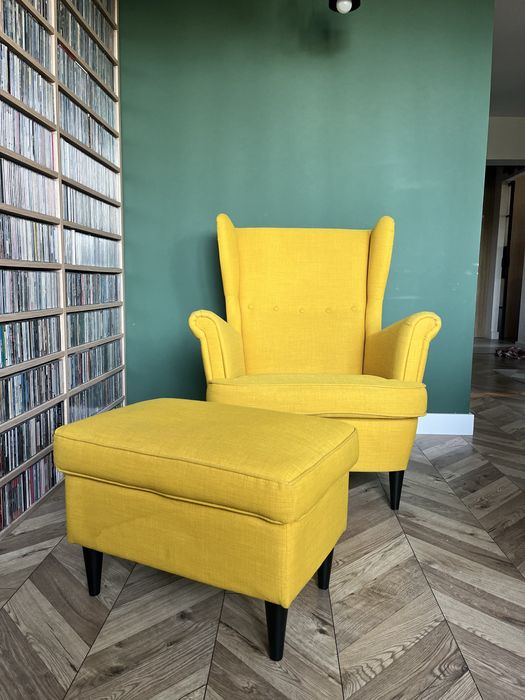 Fotel uszak ikea strandmon z 3 pokrowcami i podnóżkiem, żółty