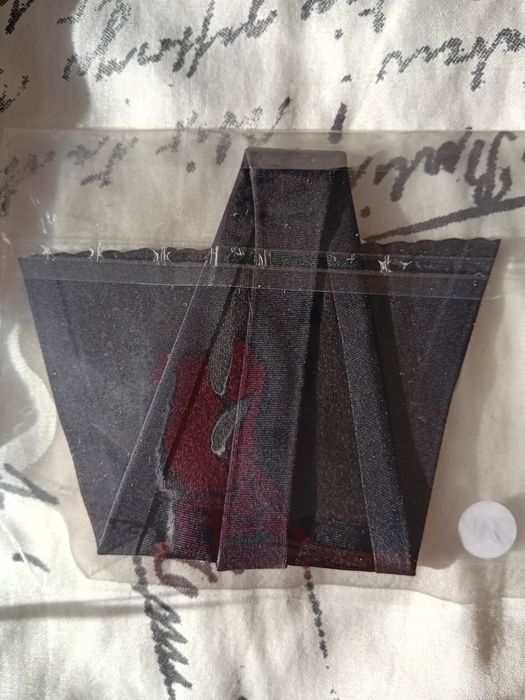 Majtki stringi samonośne niewidoczne Yo! Serce M