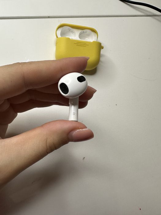AirPods 3 б/у без одгого навушника