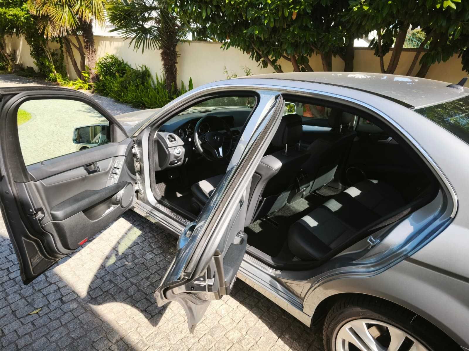 Mercedes-Benz C220cdi com 96.999kms