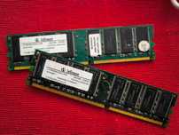Memórias INFINEON SDRAM 1Gb (2x512Mb) PC2700