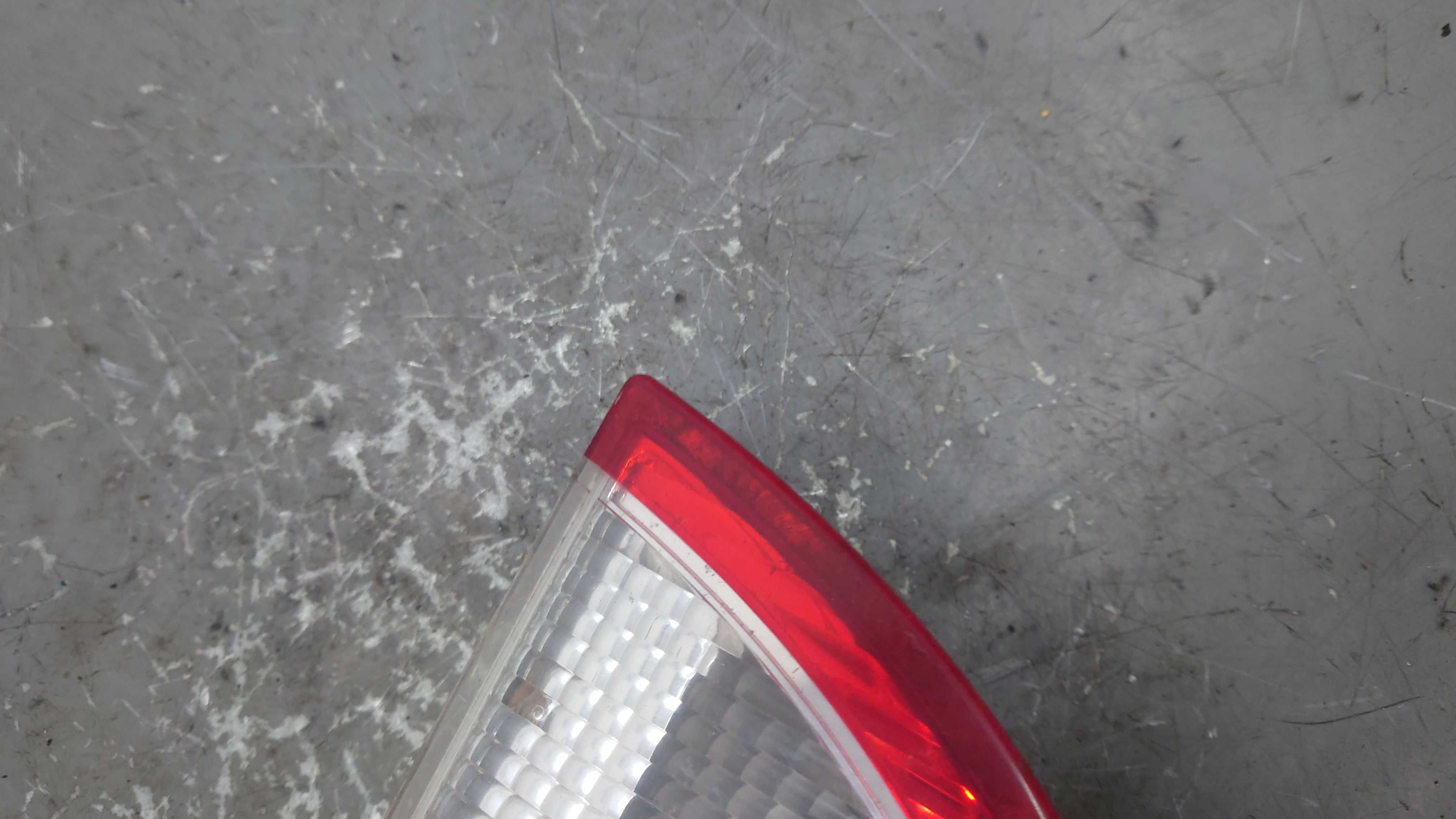 Ford Galaxy 2 II Lampa Lewy Tył Lewa Tylna W Klapę