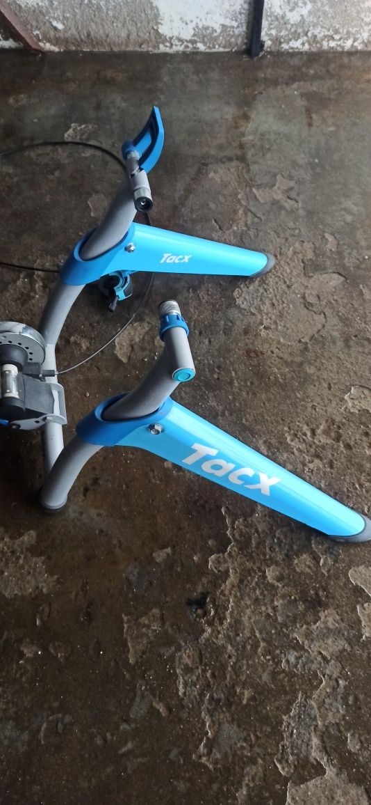 Rolo Tacx  da para vários tipos de rodas