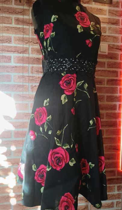 Piękna sukienka w stylu góralskim