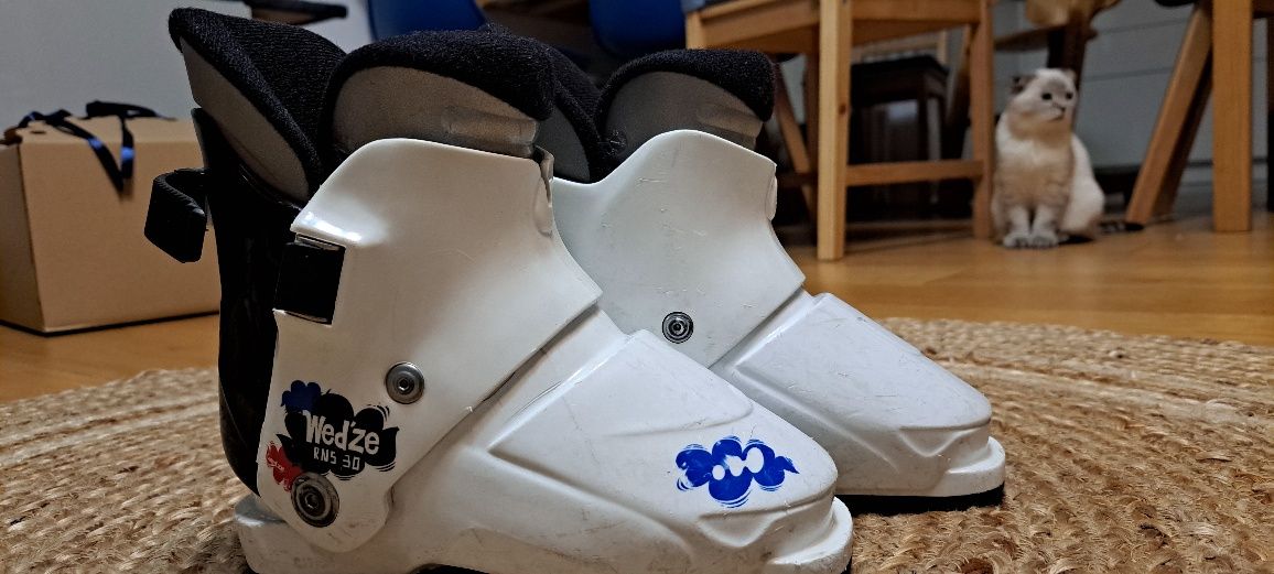 Buty narciarskie dla dzieci rozm. 17,5 polecam.