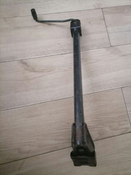 Домкрат винтовой BMW