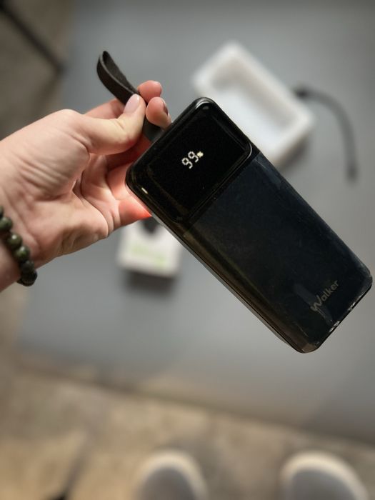 Power з ліхтариком Walker WB 630 ,30000 mAh,22,5 W