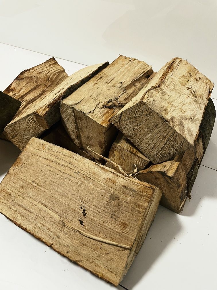 "Buk Kominkowy 33 cm / 50 cm – Wysokiej Jakości Drewno Opałowe