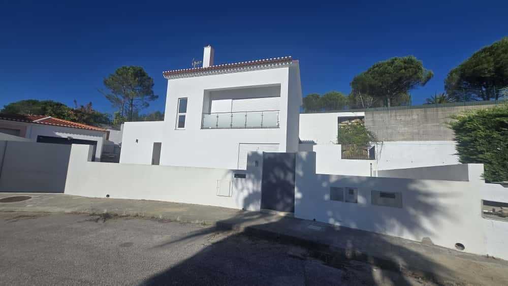 Moradia T3 Nova em Alcainça – Mafra