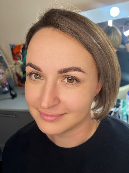 Брови - фарбування, корекція, ламінування.