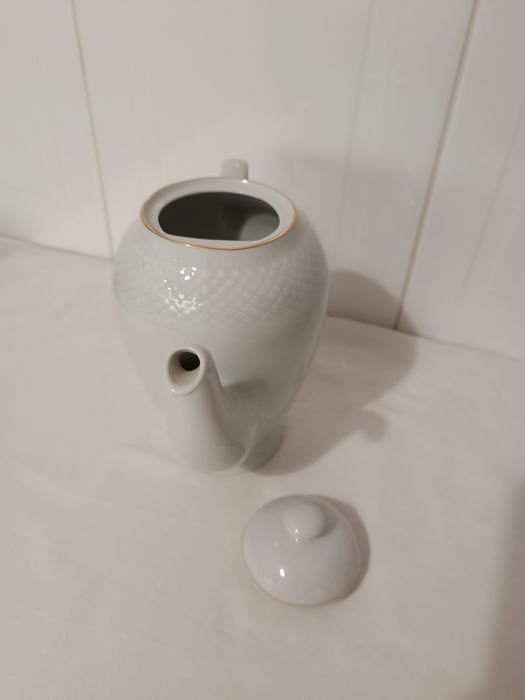 Bule branco com Dourado da Royal Fine Porcelaine China