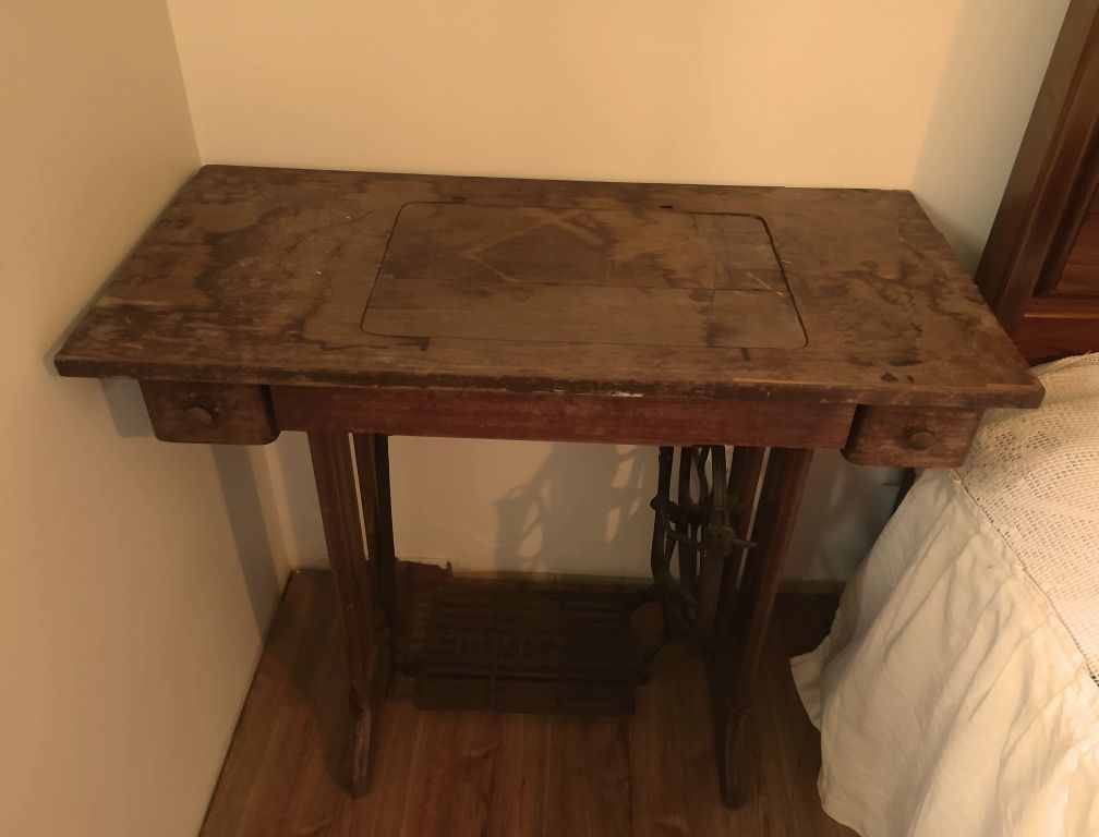 Máquina de costura singer antiga