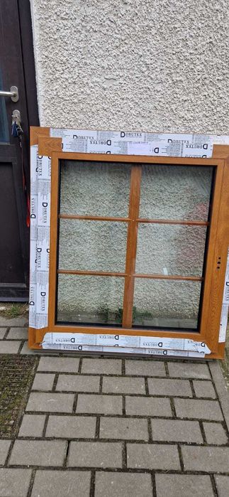 Okno PCV Złoty Dąb, wym. 920X1000 ze szprosem.