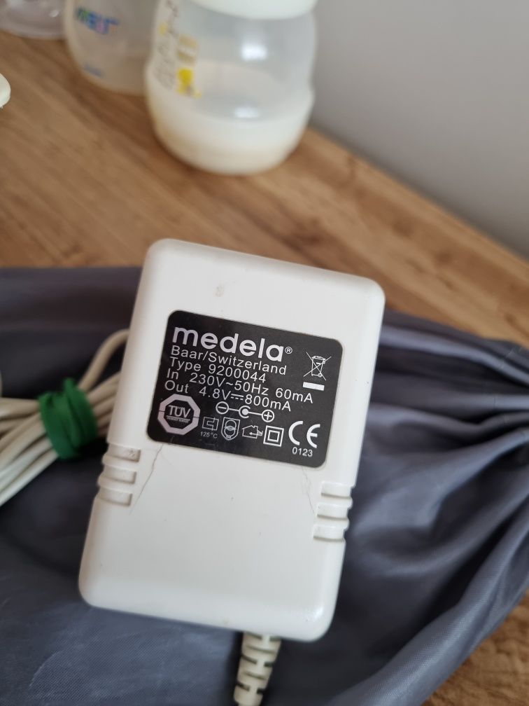 Laktator elektryczny medela Swing + ręczny Medela Harmony - zestaw