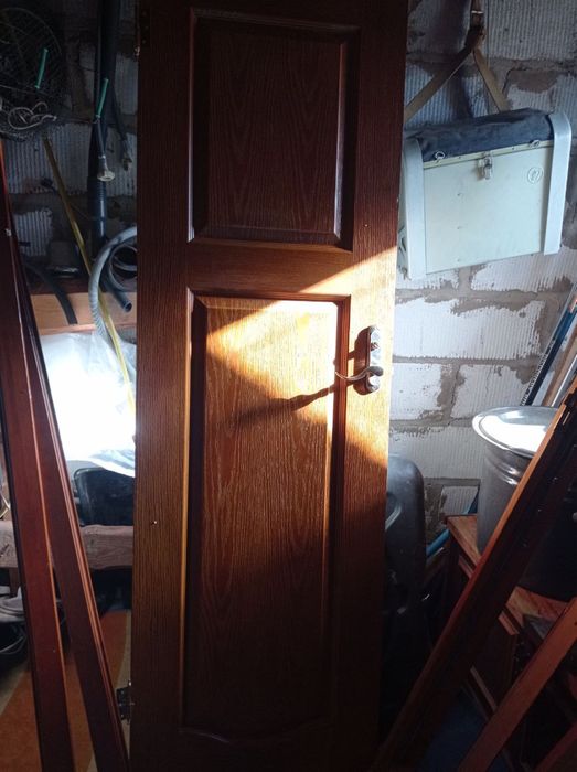 Кімнатні двері з лиштвою (обналічкою)