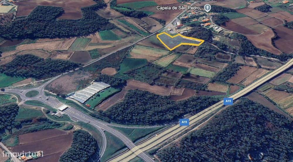 Terreno com Pavilhão Industrial em Barqueiros