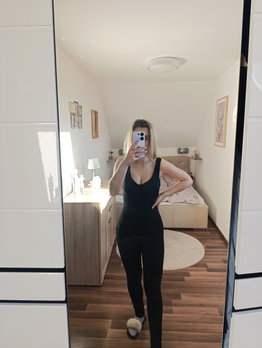 Kombinezon dekolt dopasowany kobiecy sexy s m czarny