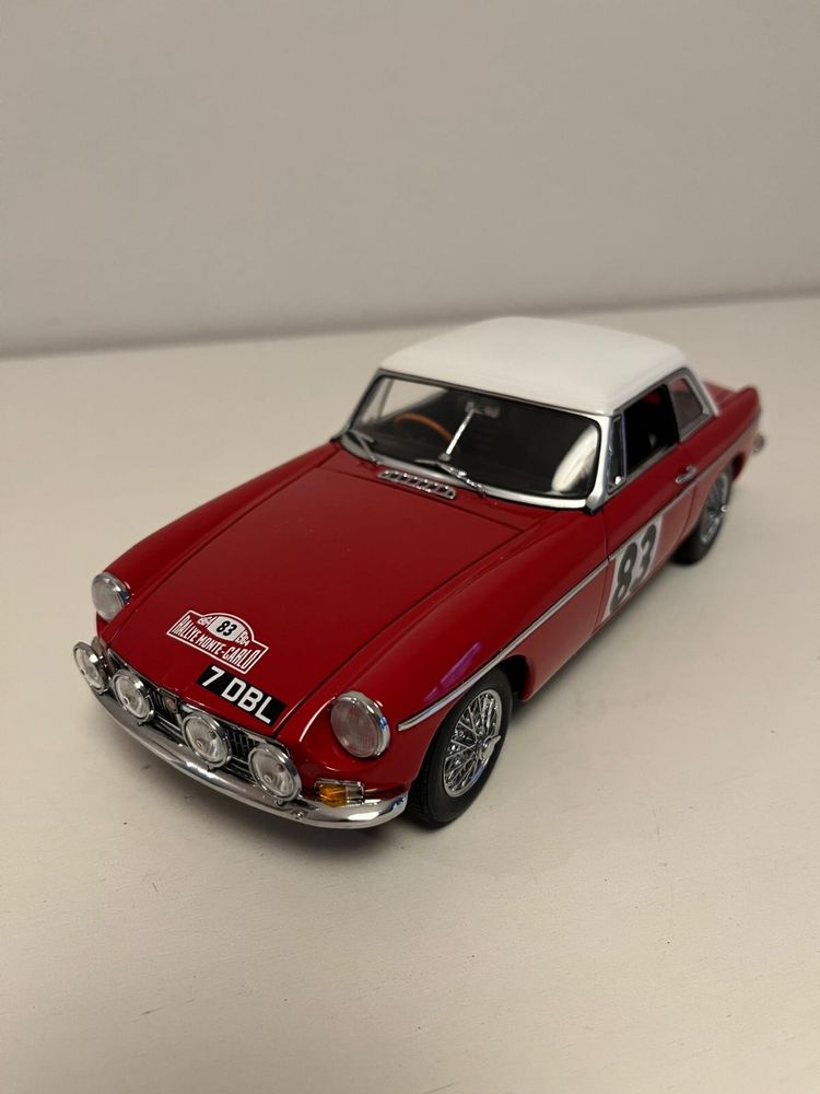 AUTOart MGB GT MK II - model kolekcjonerski 1:18