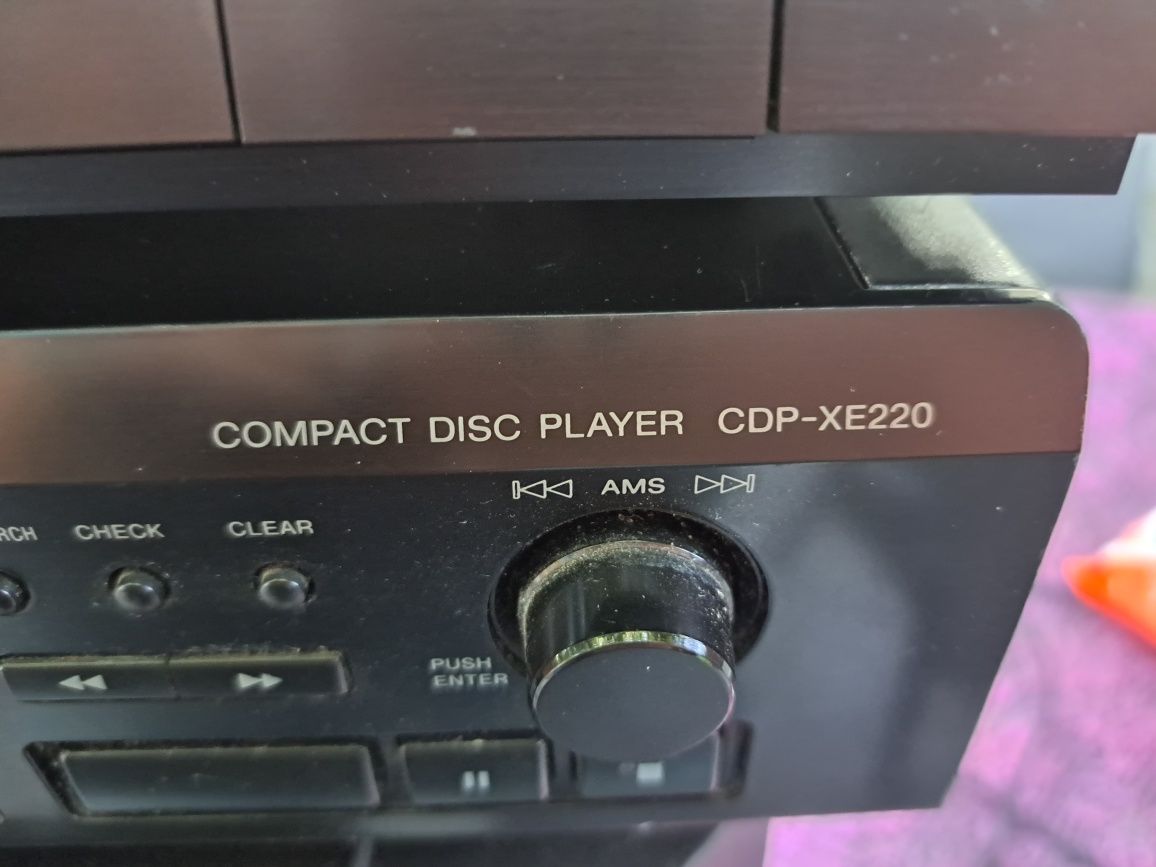 Amplituner + CD + dwie kolumny. Wszystko SONY.