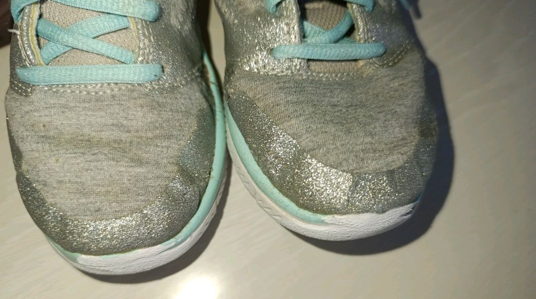 Кроссовки skechers для девочки.