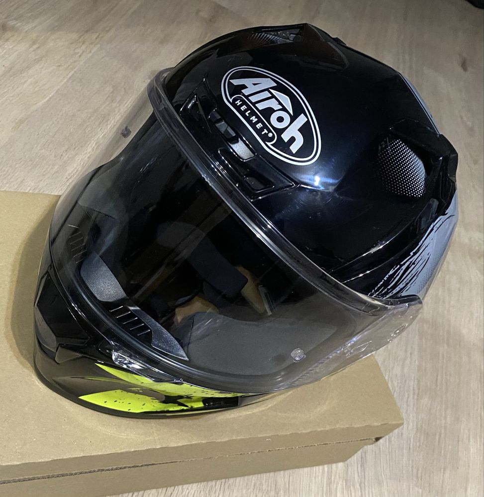 Kask motocyklowy Airoh Valor Akuna integralny roz. M stan jak nowy
