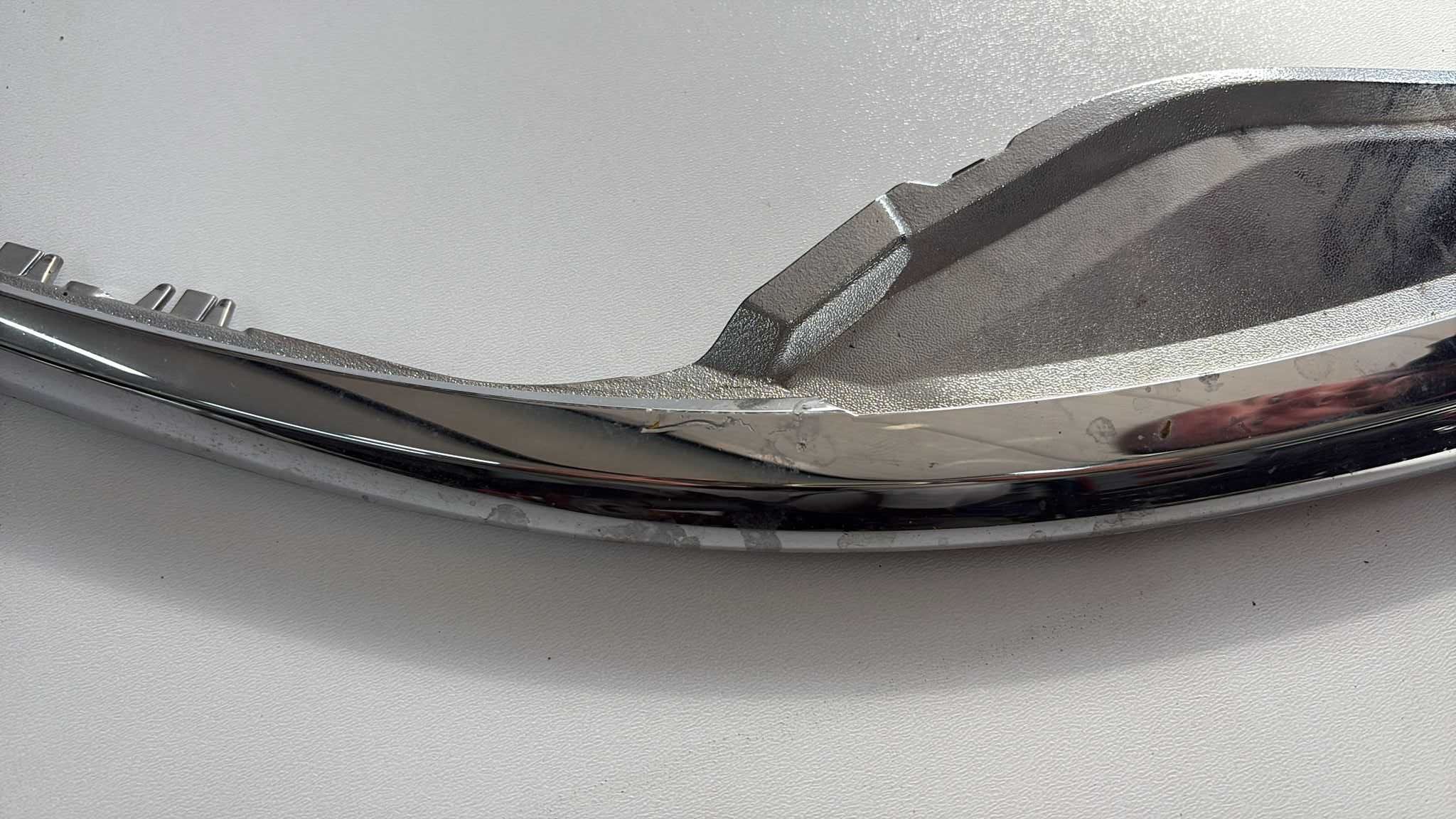 Listwa chrom lampy prawa Toyota Auris II FL 2015–2018