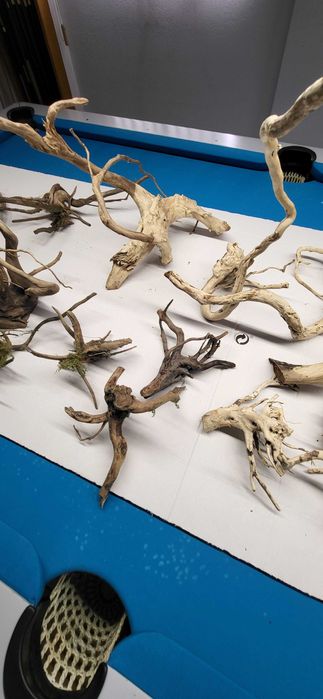 Troncos e raizes para aquario