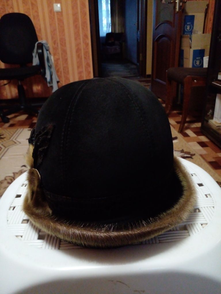 Женская демисезонная шляпа.